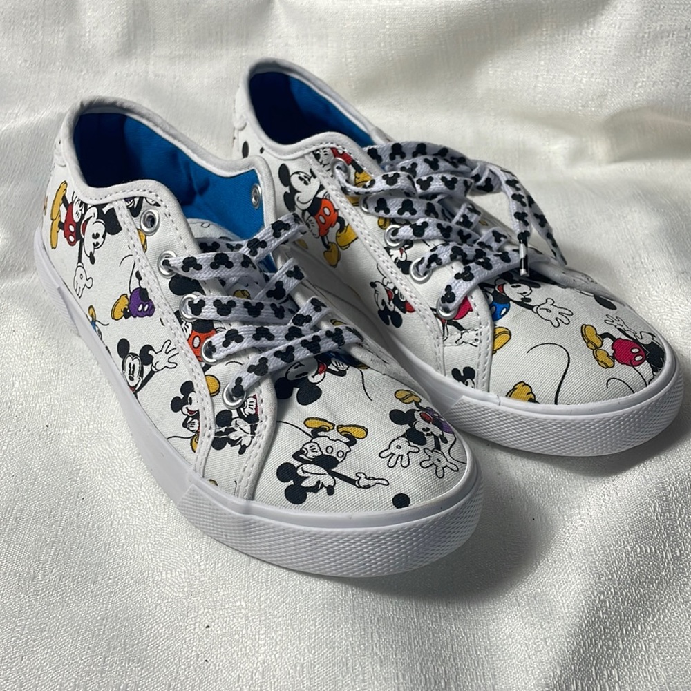 Disney Mickey canvas shoes. Size 7 never worn